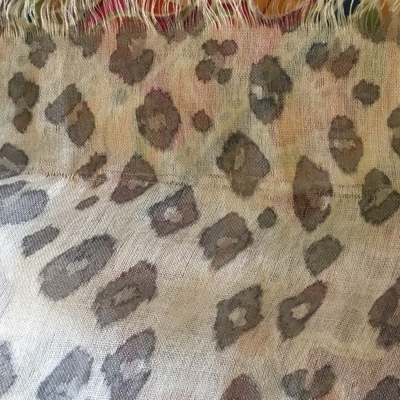 Banana Republic Pretty animal print scarf - Picture 4 of 4